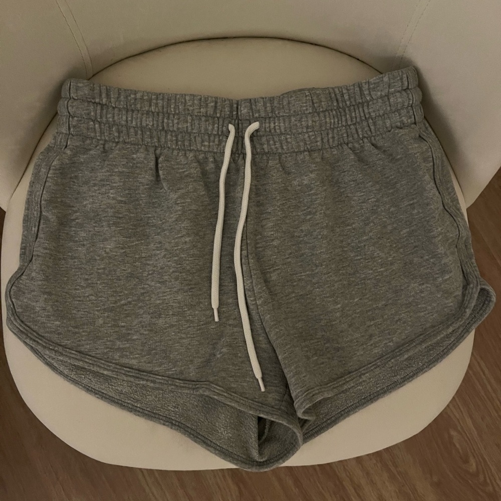 Aritzia Sunday Best size Small gray sweat shorts